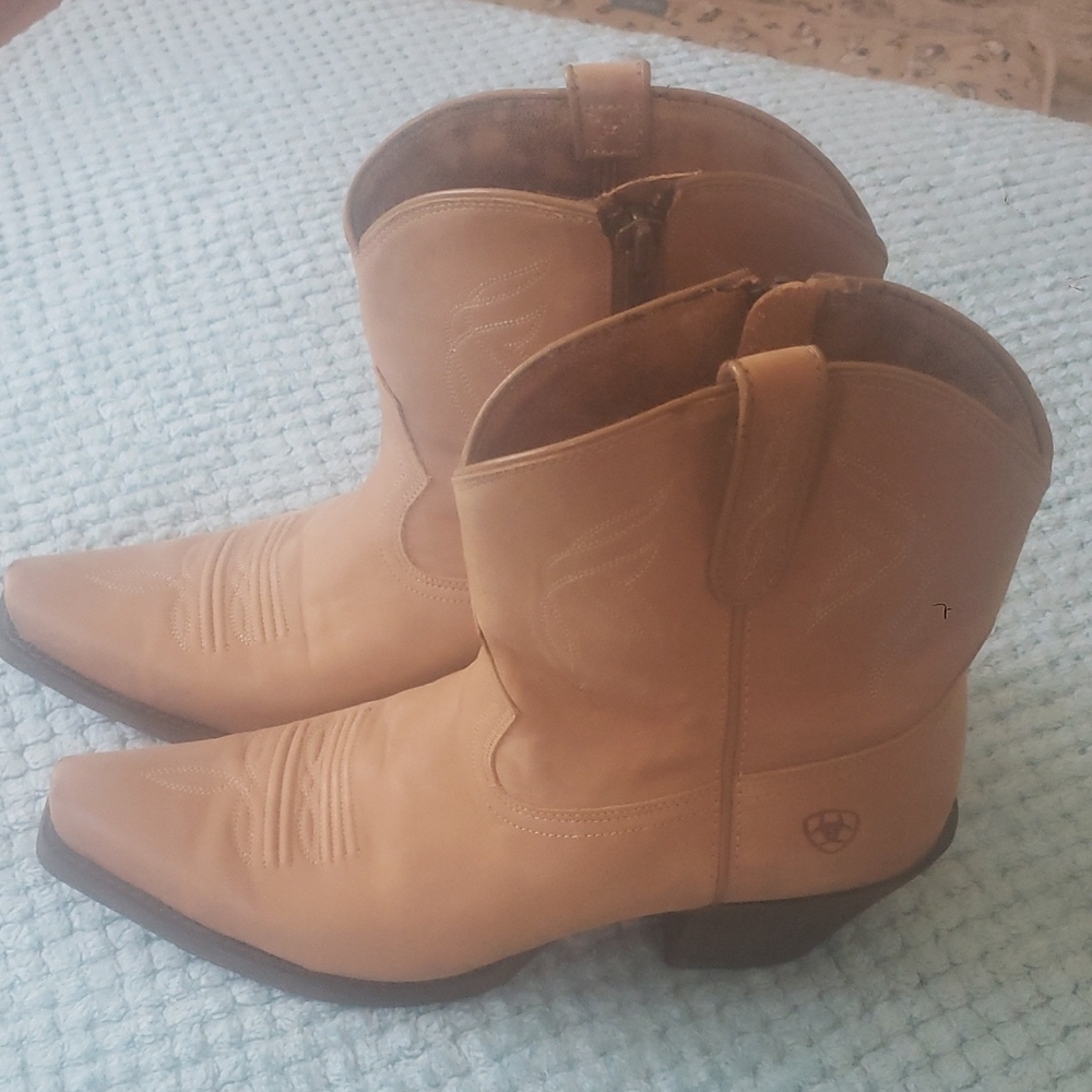 Ariat Light Brown Western Boots